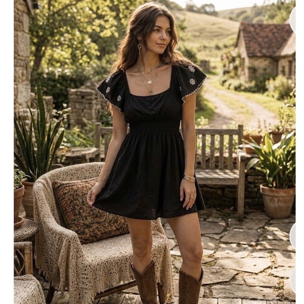 Old Navy Womens XL Black Embroidered Flutter Sleeve Mini Dress Scalloped Beachy